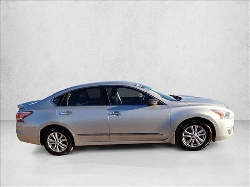 Used 2015 Nissan Altima 2.5 S w/ Sport Value Package image 4