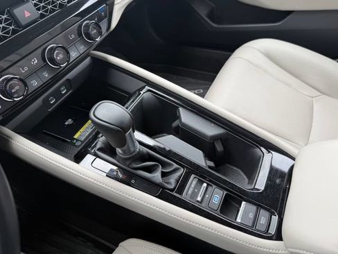 Used 2024 Honda Accord Touring image 8