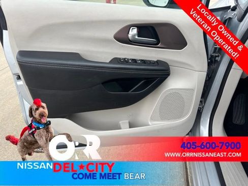 Used 2023 Chrysler Voyager LX FWD image 16