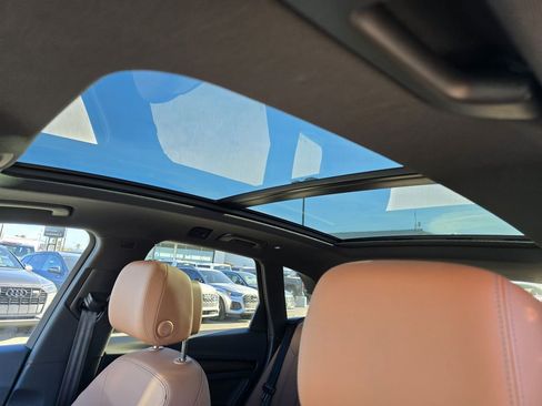 Used 2023 Audi Q5 2.0T Premium w/ Convenience Package image 4