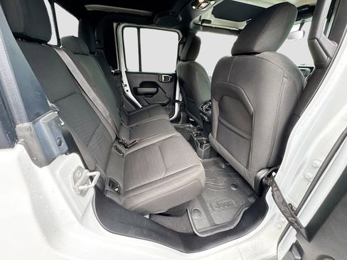 Used 2021 Jeep Gladiator Willys image 28