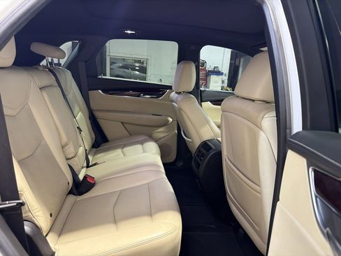 Used 2017 Cadillac XT5 Luxury w/ Driver Awareness Package FWD image 25
