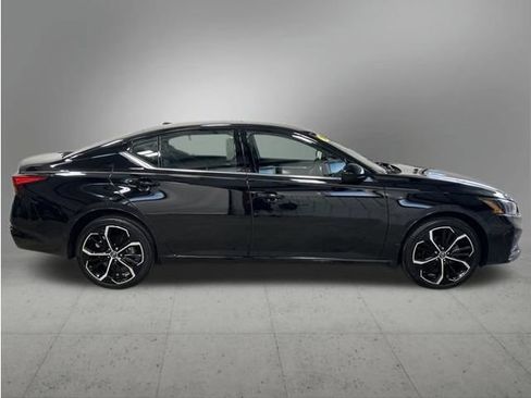 Used 2025 Nissan Altima 2.5 SR w/ SR Premium Package AWD/4WD image 6