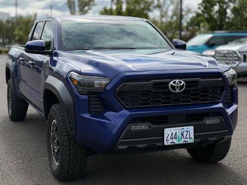 Used 2025 Toyota Tacoma TRD Off-Road w/ TRD Off Road Upgrade Package AWD/4WD image 7