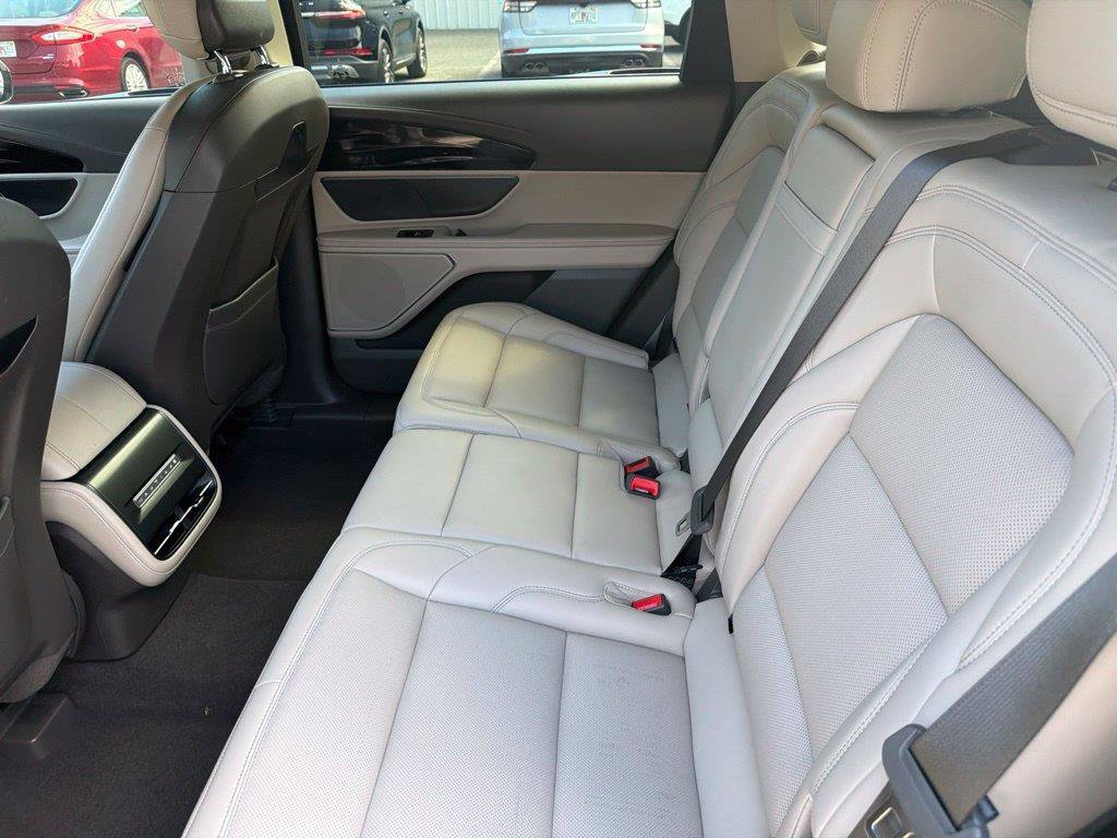 Used 2025 Lincoln Nautilus Premier AWD/4WD image 9
