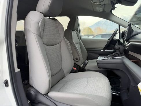 Used 2024 Toyota Sienna LE image 18