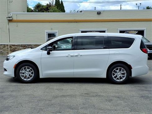 New 2026 Chrysler Voyager LX image 4