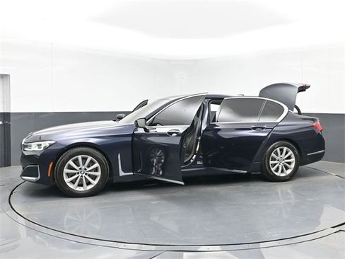 Used 2020 BMW 740i xDrive 740i xDrive w/ Cold Weather Package image 61