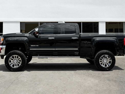 Used 2019 GMC Sierra 2500 SLT w/ Duramax Plus Package AWD/4WD image 11