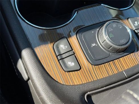 Used 2023 GMC Acadia SLE w/ Driver Convenience Package image 24