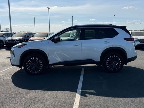Used 2025 Nissan Rogue SL w/ Tech Package AWD/4WD image 8