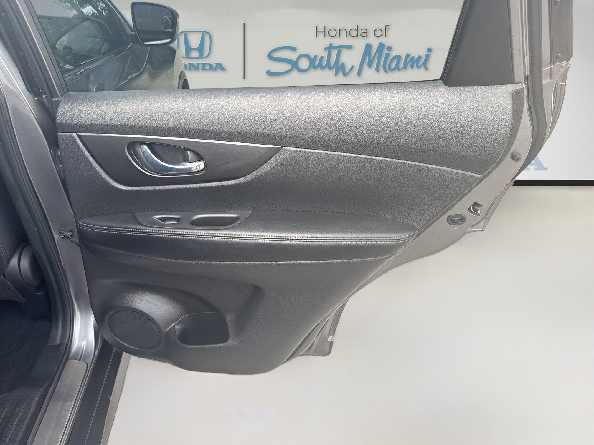 Used 2020 Nissan Rogue SV FWD image 30