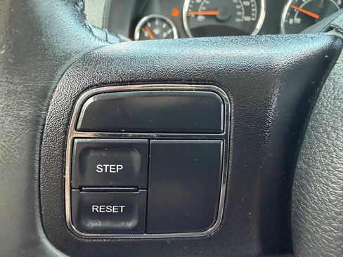 Used 2014 Jeep Compass Latitude FWD image 15