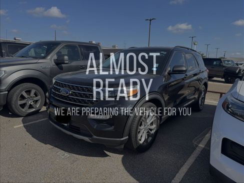 Used 2023 Ford Explorer XLT w/ Equipment Group 202A RWD image 2