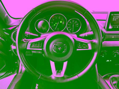 Used 2016 MAZDA MX-5 Miata Club RWD image 15