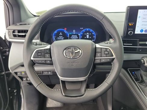 Used 2025 Toyota Sienna XSE FWD image 24
