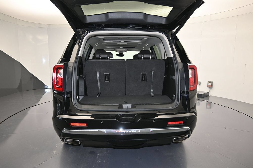 Certified 2023 GMC Acadia Denali w/ Black Diamond Edition FWD image 28