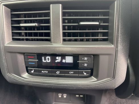 Used 2021 Volkswagen Atlas SEL Premium AWD/4WD image 35