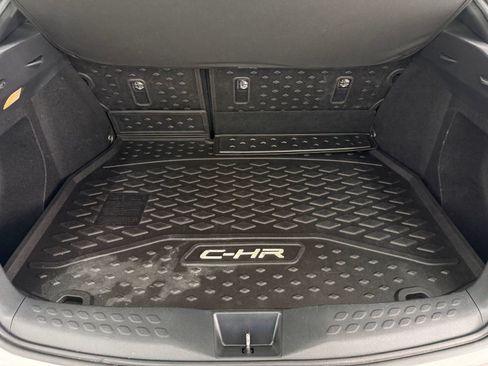 Used 2020 Toyota C-HR XLE FWD image 21