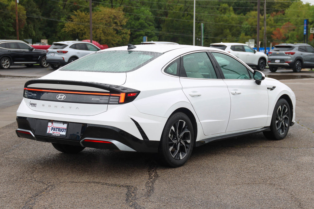 Used 2025 Hyundai Sonata SEL FWD image 3