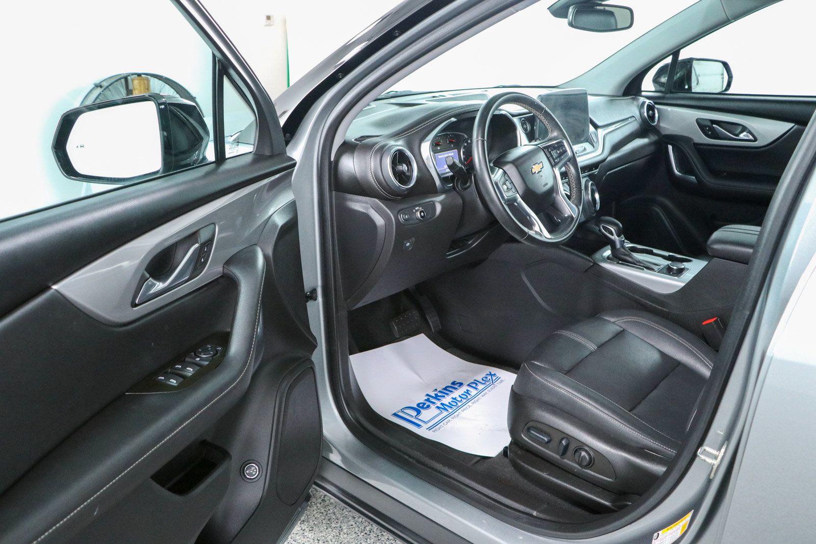 Used 2023 Chevrolet Blazer LT w/ Midnight/Sport Edition FWD image 3