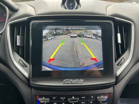 Used 2018 Maserati Ghibli GranSport image 26