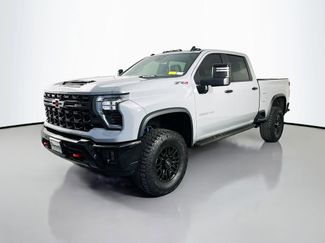 Used 2025 Chevrolet Silverado 2500 ZR2 w/ Technology Package AWD/4WD video 3