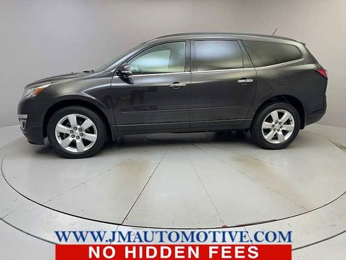 Used 2017 Chevrolet Traverse LT w/ Style and Technology Package image 2