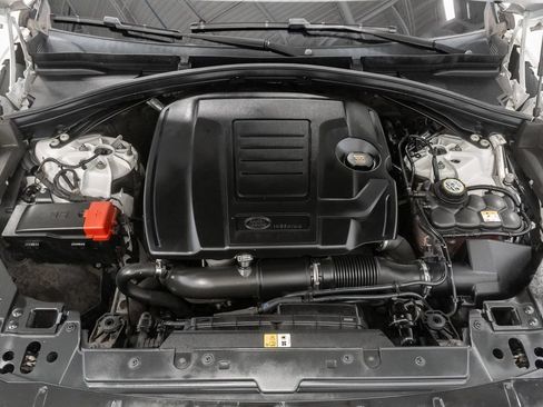 Used 2018 Land Rover Range Rover Velar S AWD/4WD image 3