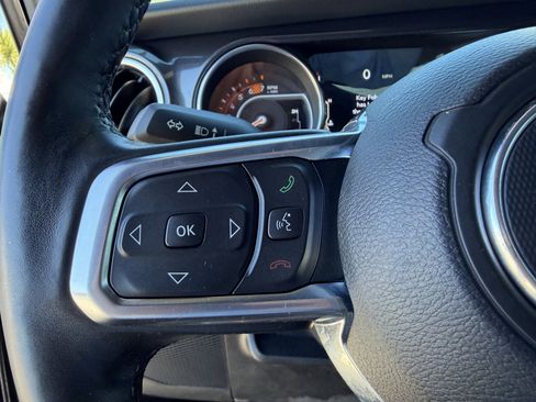 Used 2020 Jeep Wrangler Unlimited Sahara image 30