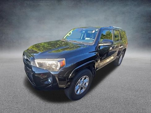 Used 2024 Toyota 4Runner SR5 AWD/4WD image 3