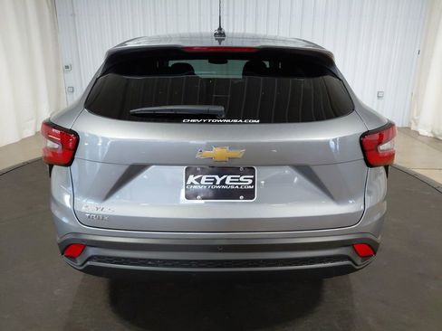 New 2026 Chevrolet Trax LS w/ LS Convenience Package FWD image 7