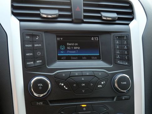Used 2015 Ford Fusion SE FWD image 23