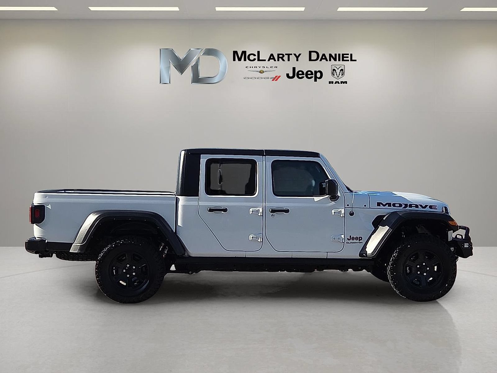 Used 2022 Jeep Gladiator Mojave w/ Trailer Tow Package AWD/4WD image 6