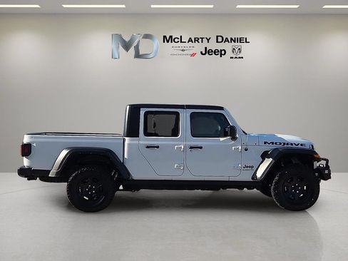 Used 2022 Jeep Gladiator Mojave w/ Trailer Tow Package AWD/4WD image 6