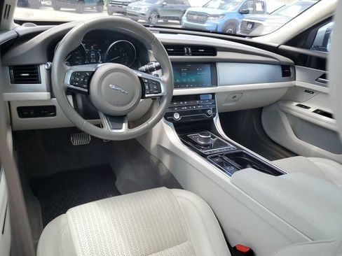 Used 2020 Jaguar XF Prestige AWD/4WD image 10