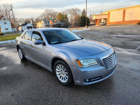Used 2013 Chrysler 300 w/ Driver Convenience Group image 13