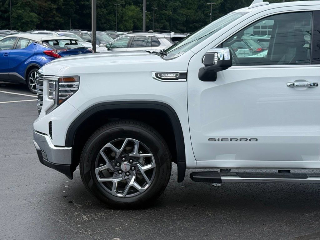 Used 2023 GMC Sierra 1500 SLT w/ SLT Premium Package AWD/4WD image 2