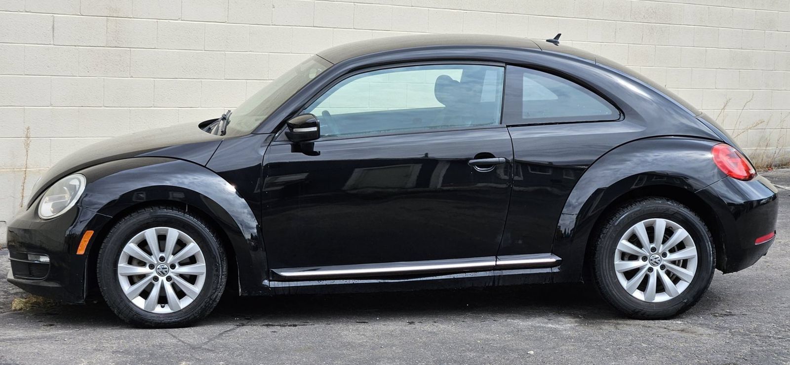 Used 2014 Volkswagen Beetle 1.8T FWD image 2