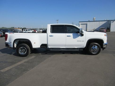 Used 2022 Chevrolet Silverado 3500 LTZ w/ LTZ Convenience Package AWD/4WD image 5
