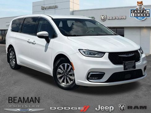 Used 2023 Chrysler Pacifica Touring-L FWD image 1