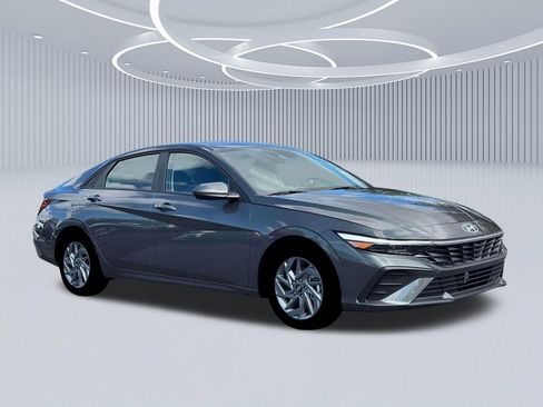 New 2026 Hyundai Elantra Hybrid FWD image 10