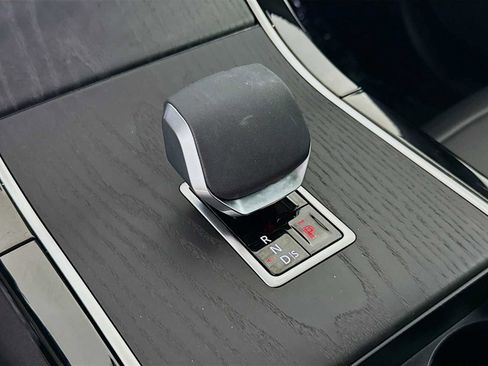 Used 2025 Land Rover Range Rover Velar Dynamic SE image 17