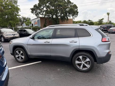 Used 2019 Jeep Cherokee Limited AWD/4WD image 4