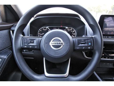 Used 2021 Nissan Rogue SV FWD image 14