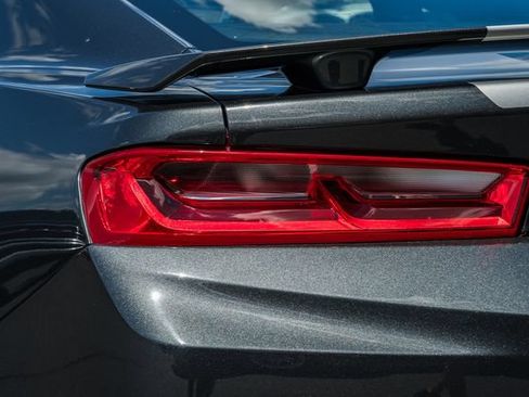 Used 2018 Chevrolet Camaro SS RWD image 8