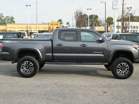 Used 2022 Toyota Tacoma TRD Sport w/ Technology Package image 16