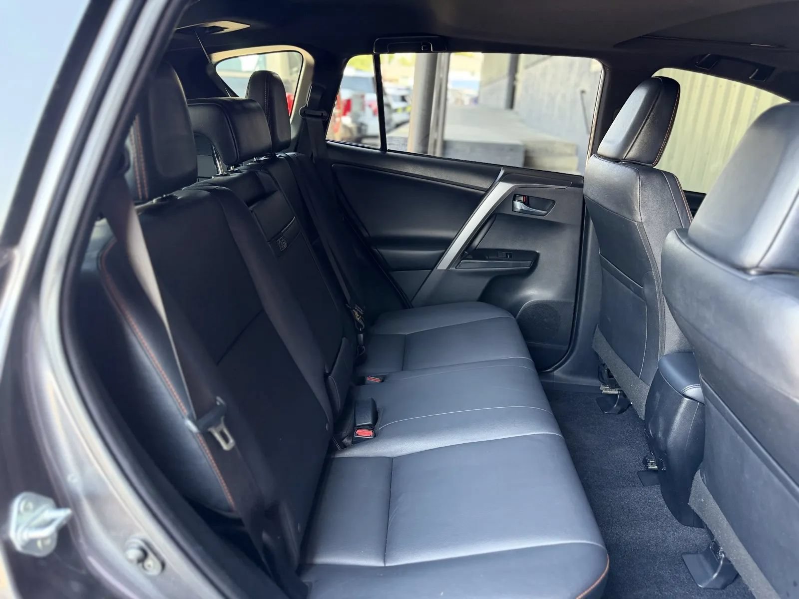 Used 2018 Toyota RAV4 SE w/ Advanced Technology Package AWD/4WD image 18
