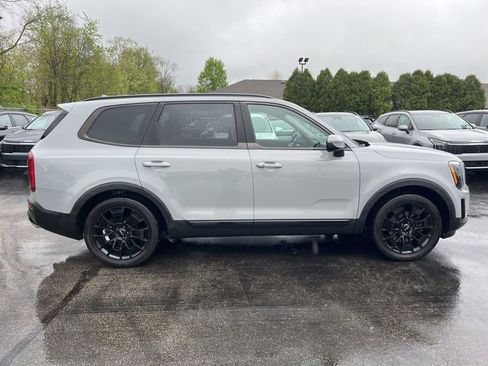 Certified 2022 Kia Telluride EX w/ EX Premium Package AWD/4WD image 9