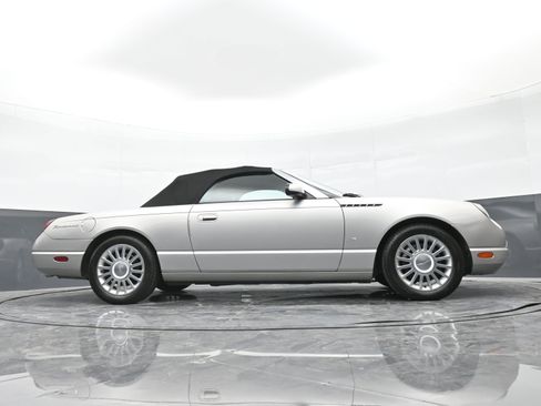 Used 2004 Ford Thunderbird image 36